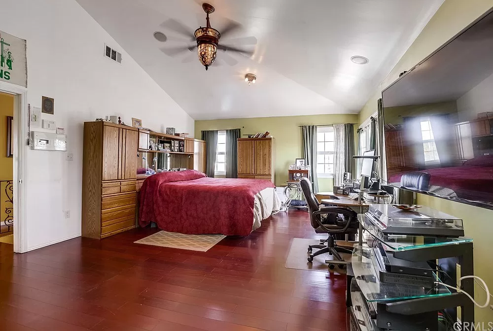 15604 Deblynn Avenue Gardena, CA 90248 - Photo 8 of 22 a spacious bedroom with a bed a table and chairs