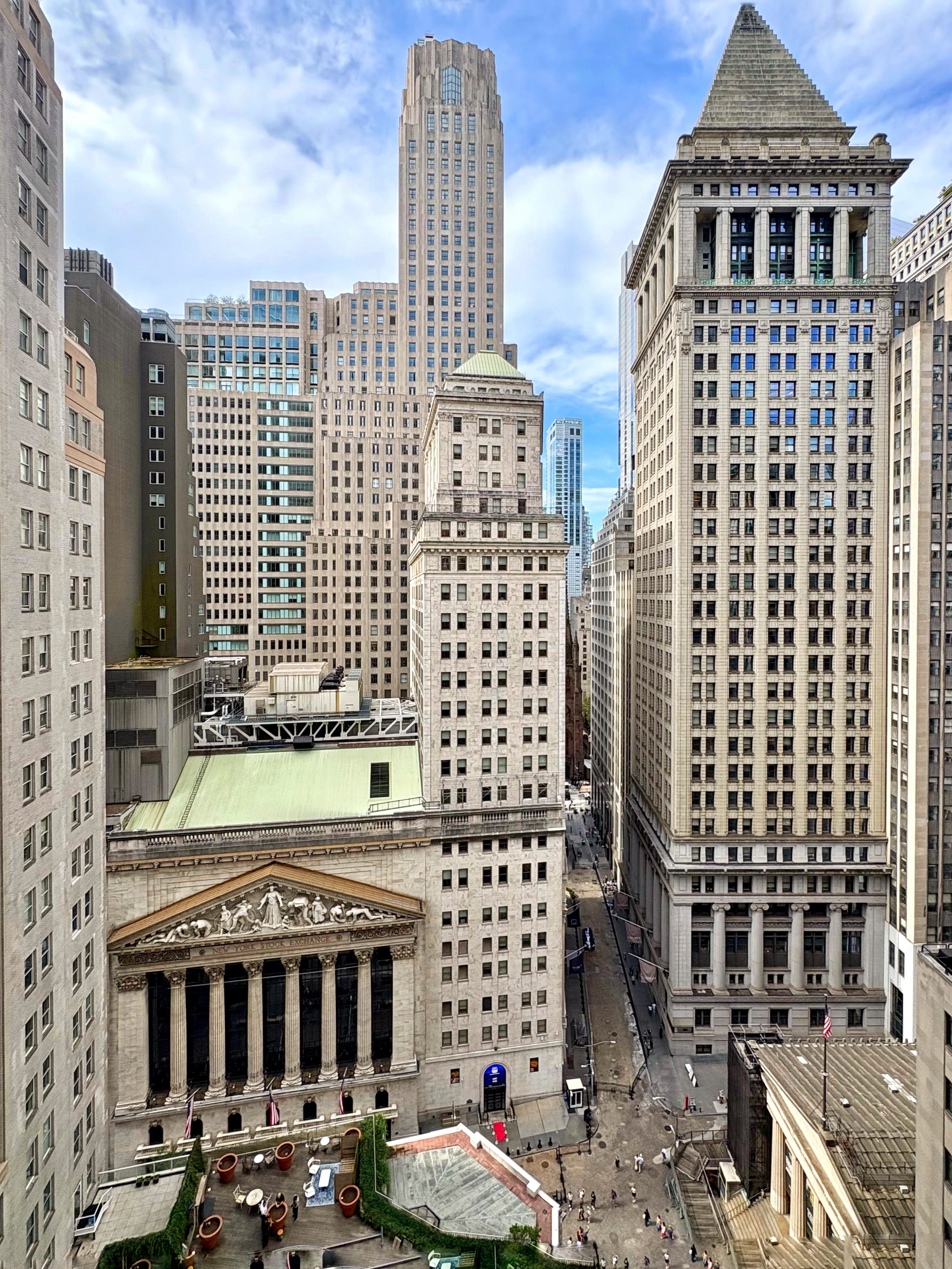 15 Broad Street, Unit 1900 Manhattan, NY 10005 - Photo 6 of 29 a front view of a building with glass windows