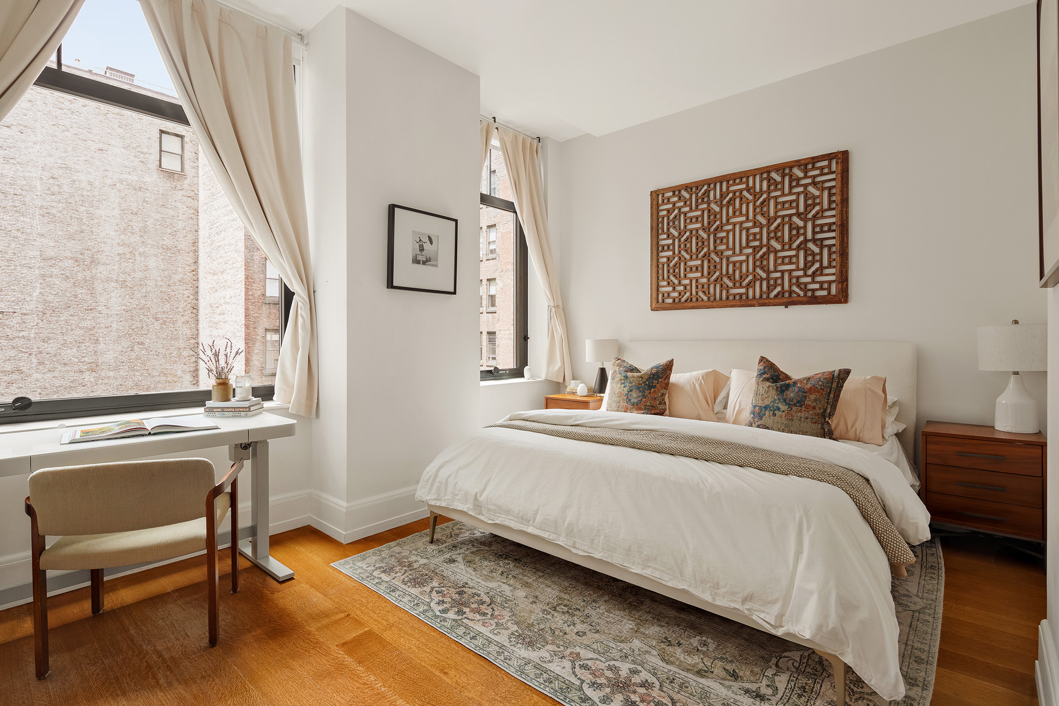 10 Madison Square West, Unit 9G Manhattan, NY 10010 - Photo 5 of 13 a bed room with a bed and a chair