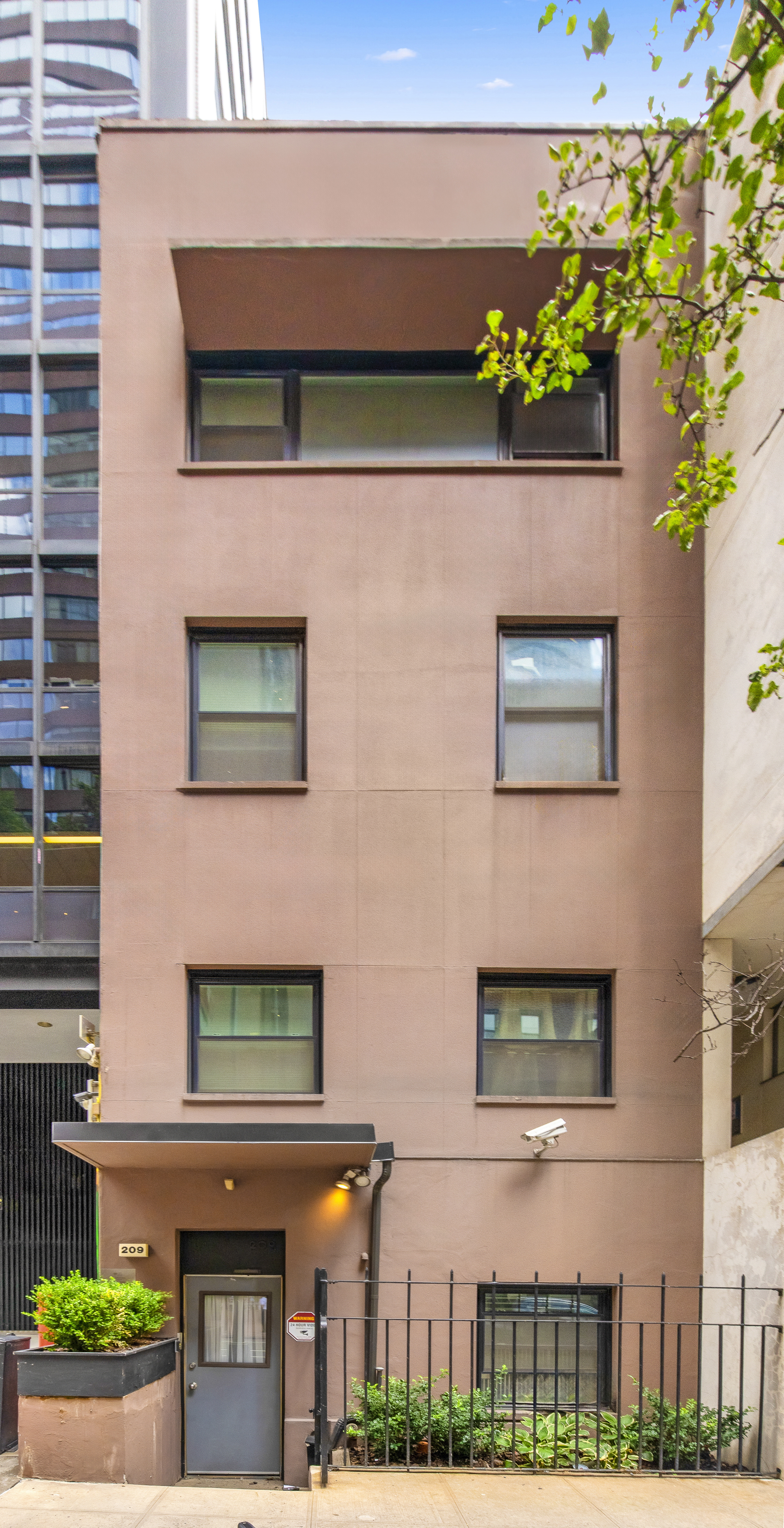 209 East 48th Street Manhattan, NY 10017 - Photo 12 of 13 a front view of a building with a garden