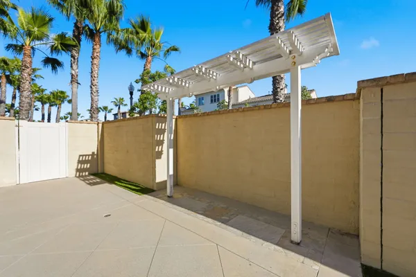 $1,379,000 | 21445 Hayley Lane, Huntington Beach, CA 92646