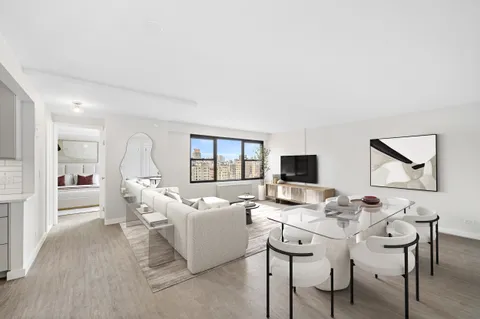 $899,000 | 166 East 61st Street, Unit 18E | Lenox Hill