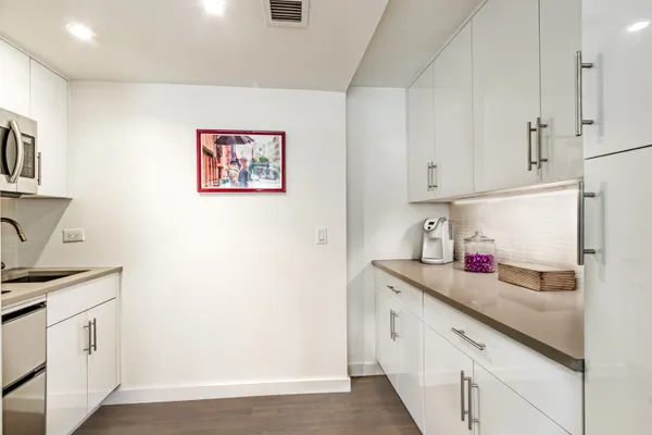 $4,500 | 140 East 63rd Street, Unit 4C | Lenox Hill