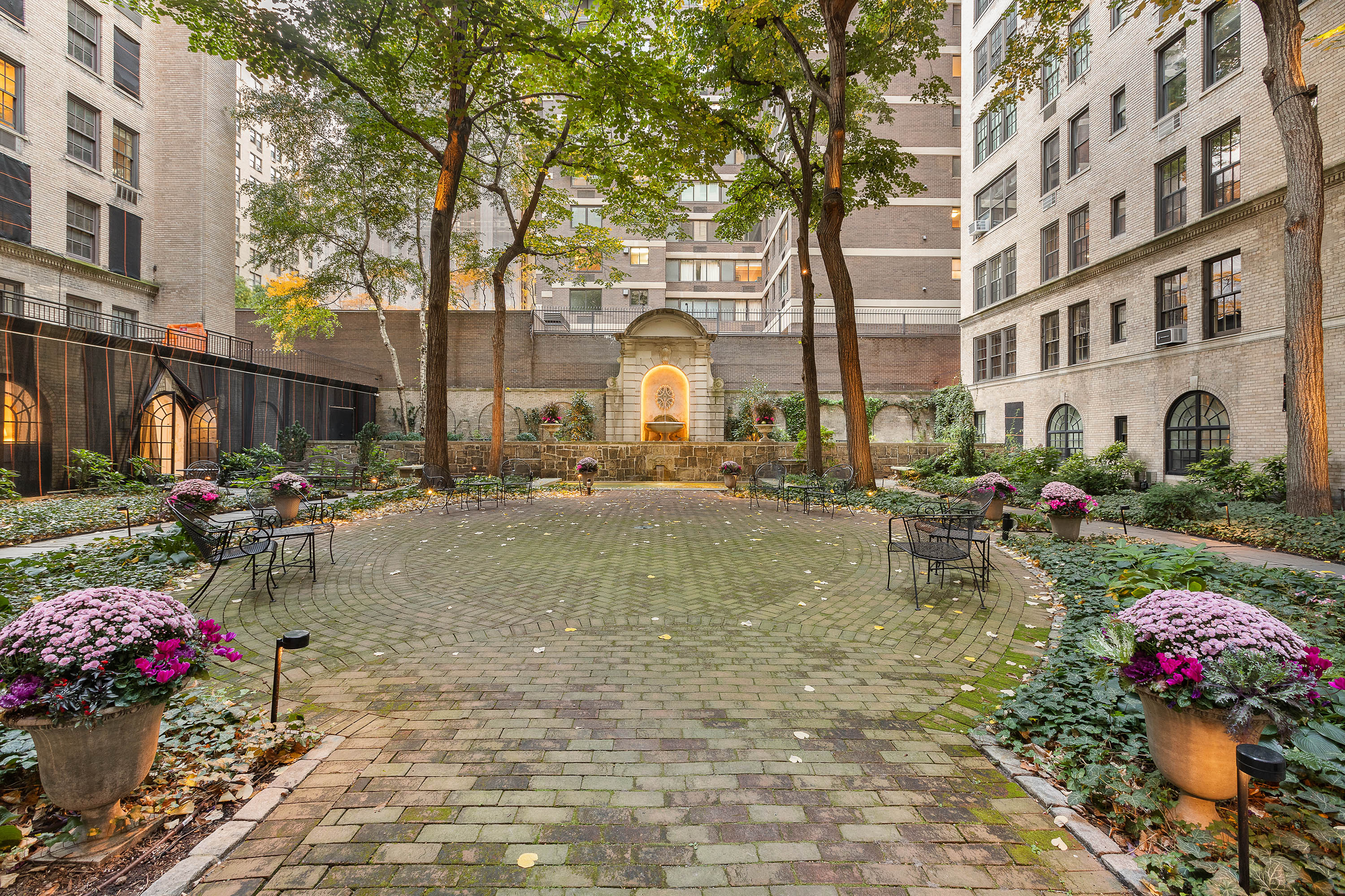 1088 Park Avenue, Unit 15C Manhattan, NY 10128 - Photo 20 of 26 a view of a fountain in the middle of a building