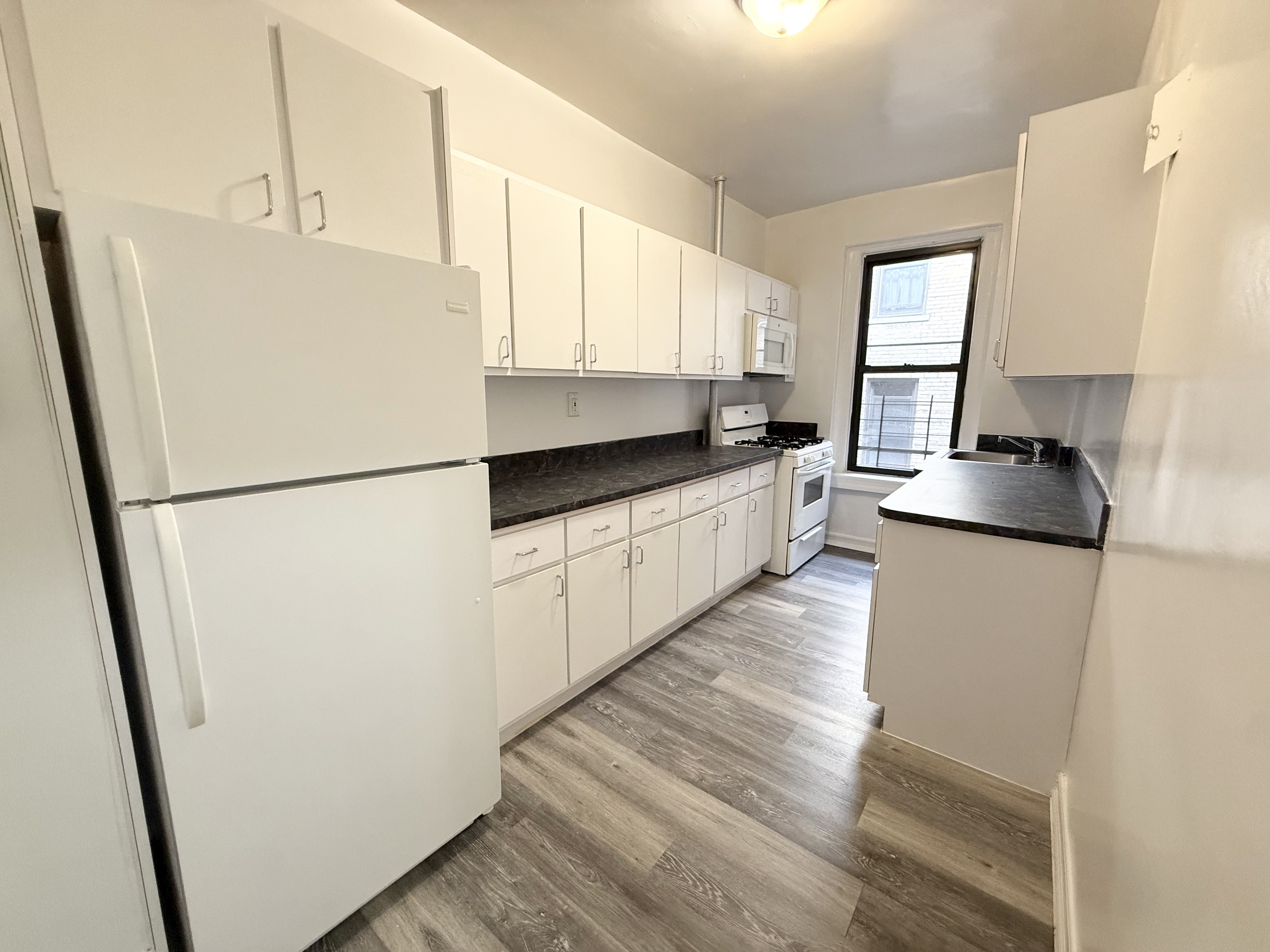 30 Seaman Avenue, Unit 4K Manhattan, NY 10034 - Photo 5 of 7