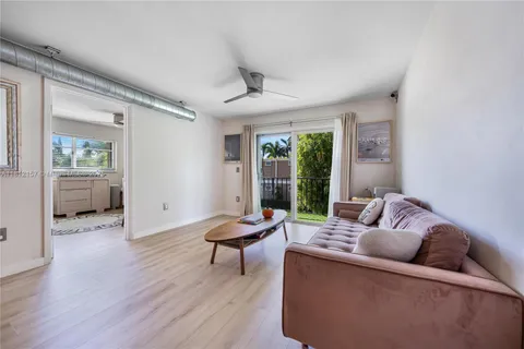 $460,000 | 1900 Meridian Avenue, Unit 204, Miami Beach, FL 33139