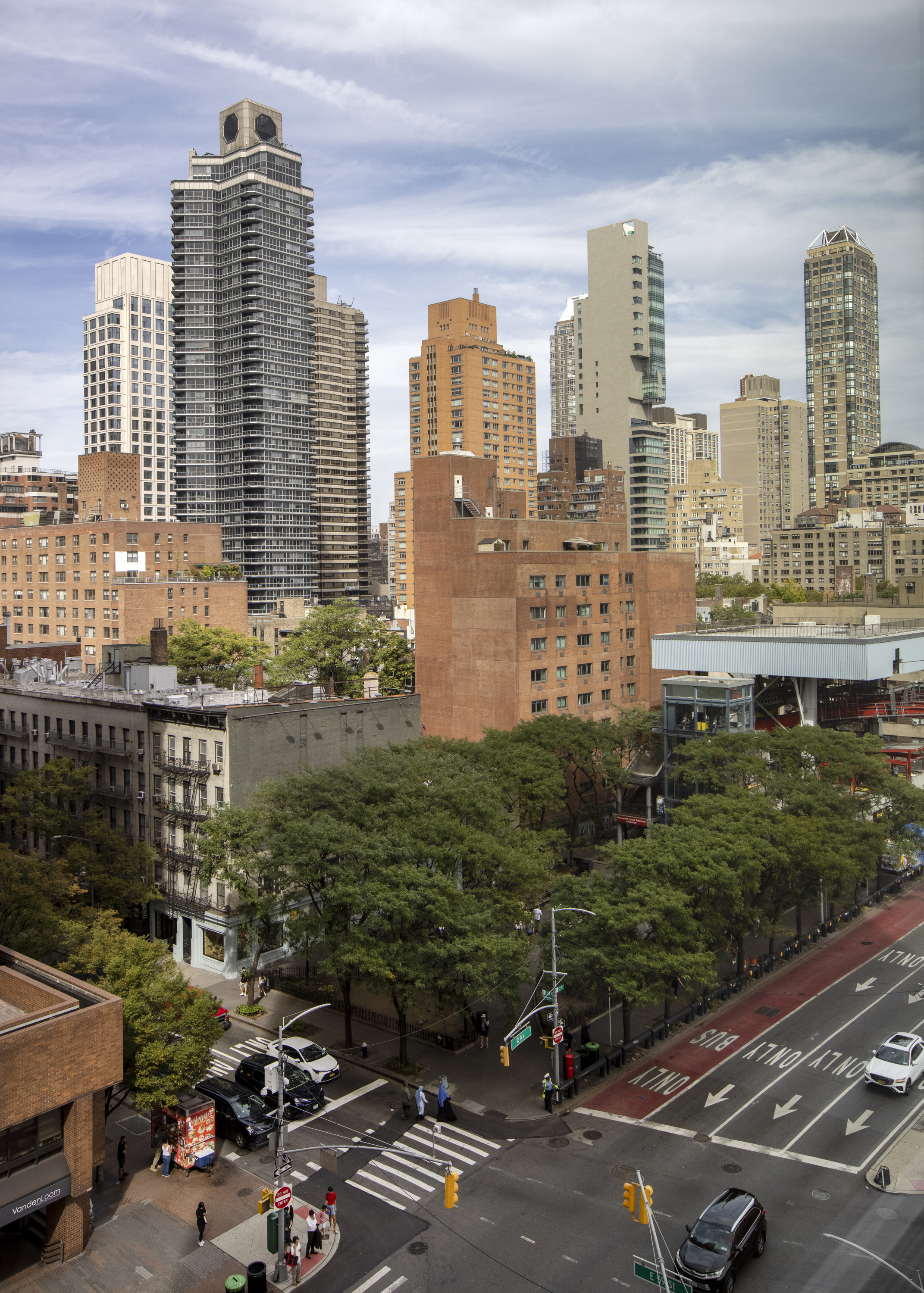 300 East 59th Street, Unit 803 Manhattan, NY 10022 - Photo 7 of 14 a view of a city with tall buildings