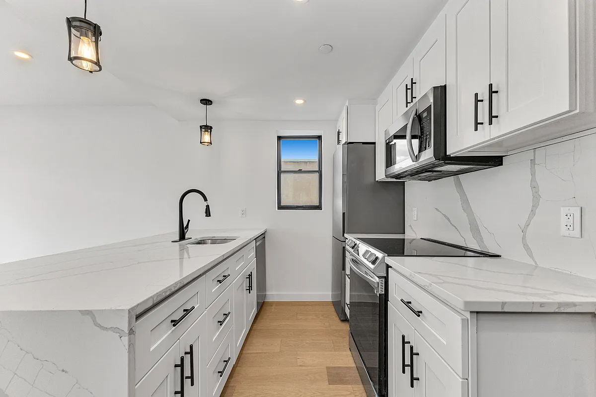 21-10 30th Avenue, Unit 6F Queens, NY 11102 - Photo 4 of 15