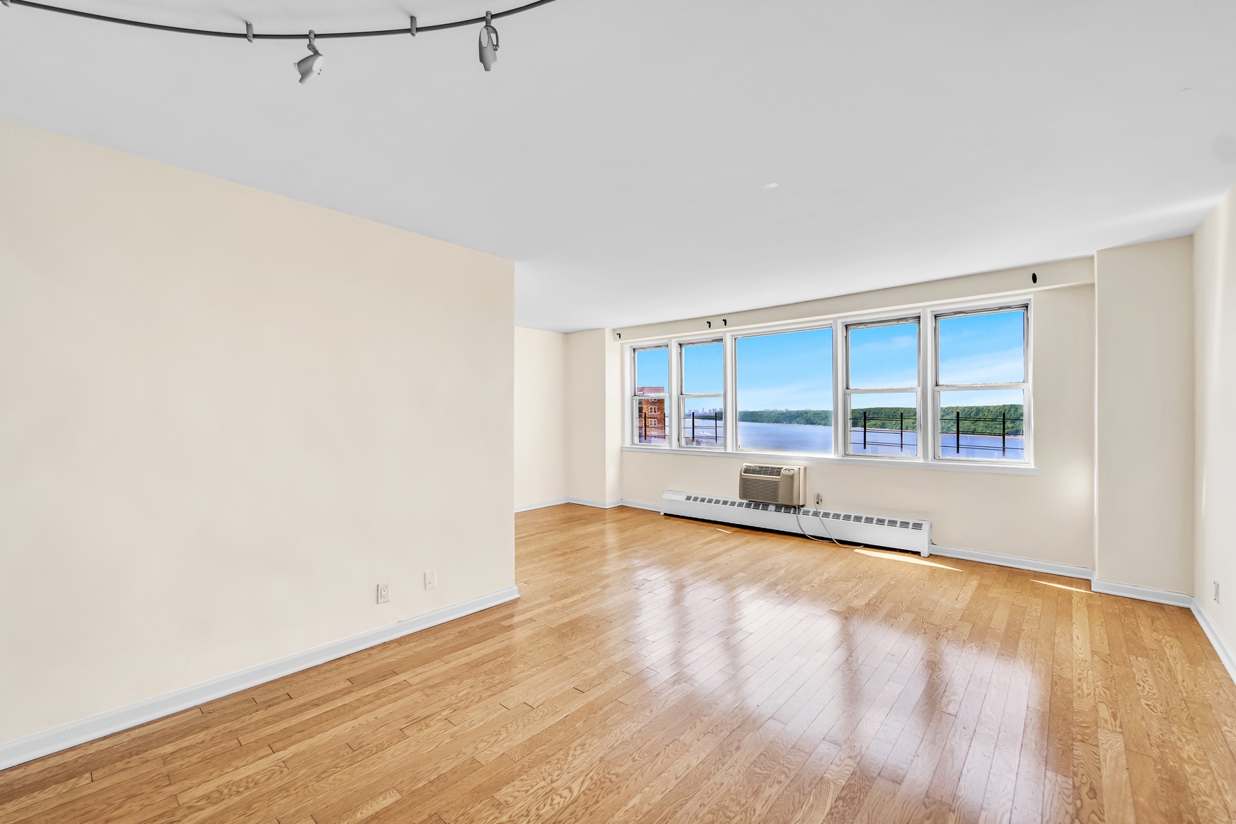 5800 Arlington Avenue, Unit 19O Bronx, NY 10471 - Photo 4 of 13