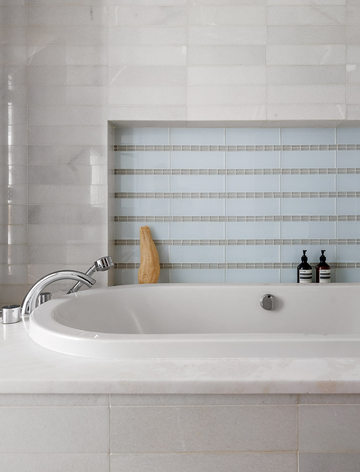16 Warren Street, Unit 5 Manhattan, NY 10007 - Photo 15 of 18 a bathroom with a bathtub