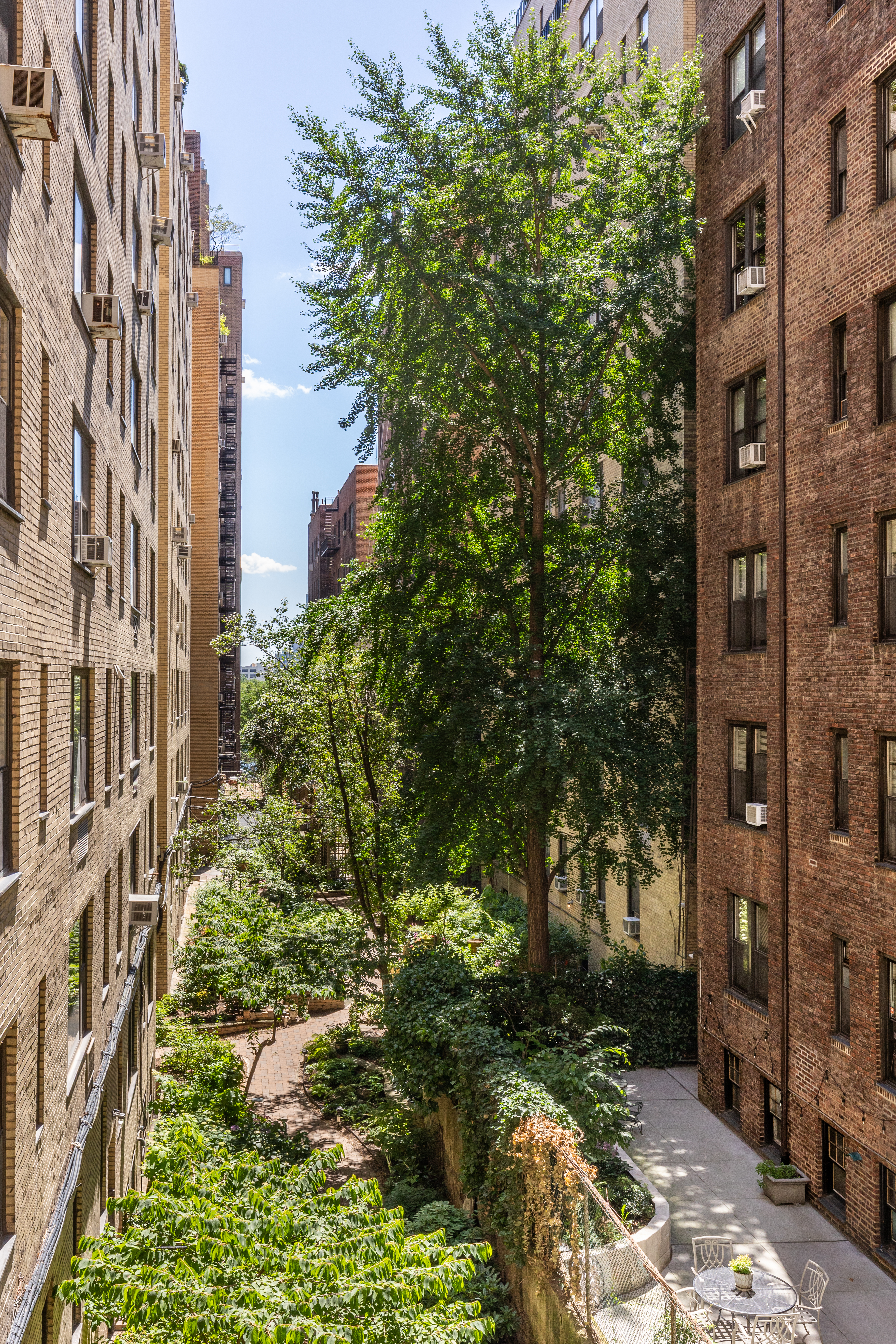 400 East 52nd Street, Unit 3J Manhattan, NY 10022 - Photo 4 of 14