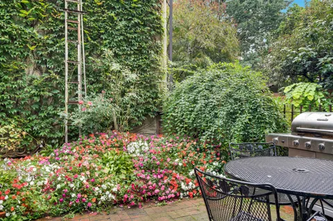 $3,300,000 | 331 Hoyt Street | Carroll Gardens