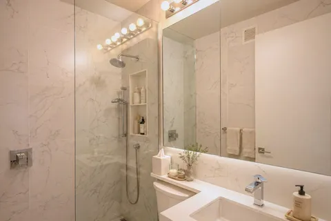 $1,385,000 | 200-210 East 65th Street, Unit 11D | Lenox Hill