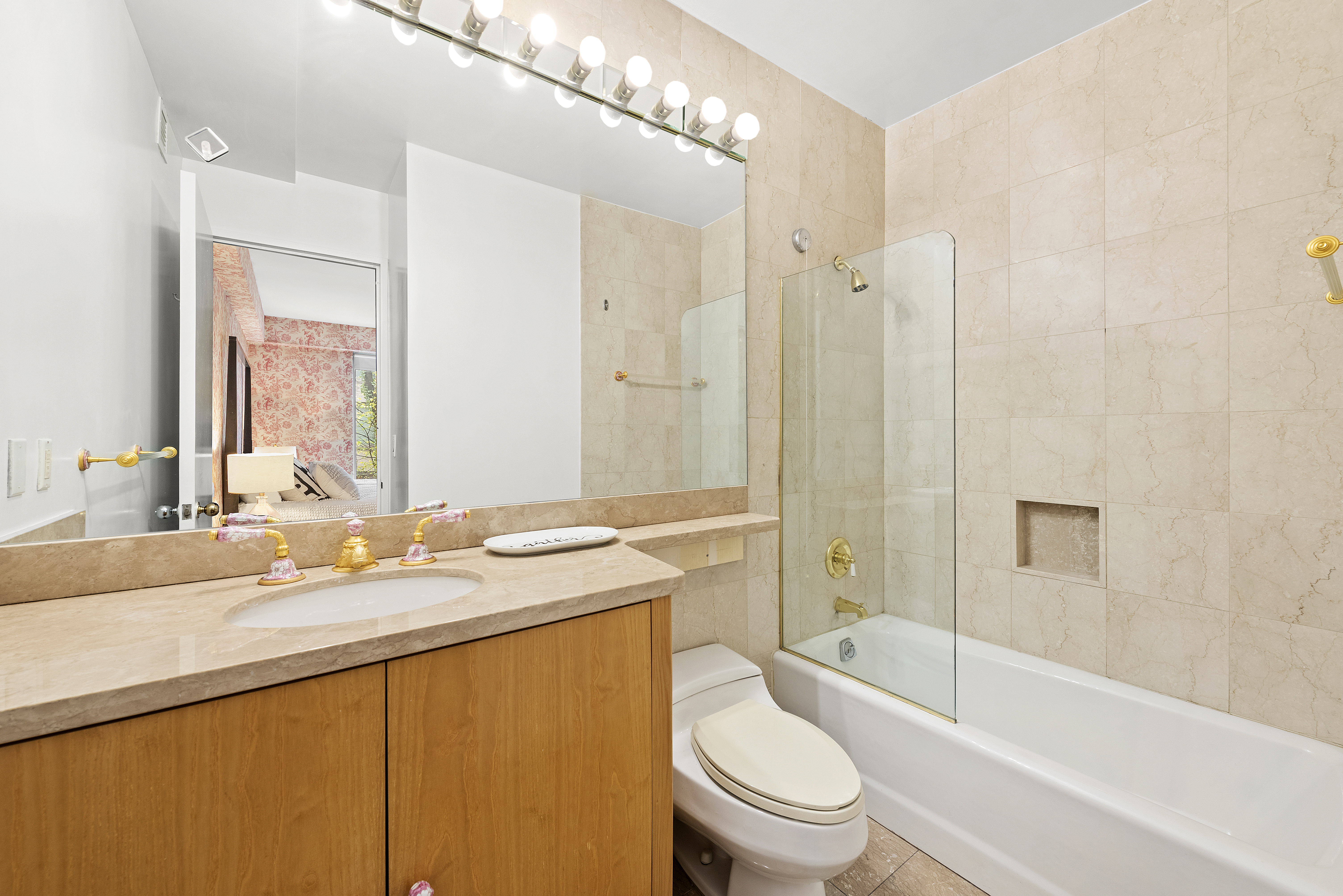 200 East 69th Street, Unit 2U Manhattan, NY 10021 - Photo 5 of 10