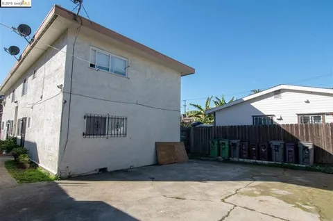 $895,000 | 2120 East 22nd Street, Oakland, CA 94606