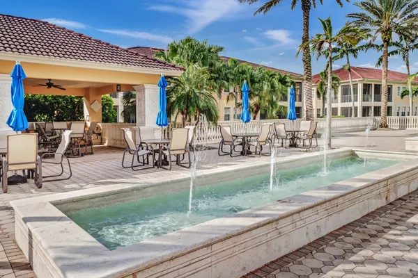 $1,150,000 | 517 Avellino Isles Circle, Unit 35101, Naples, FL 34119