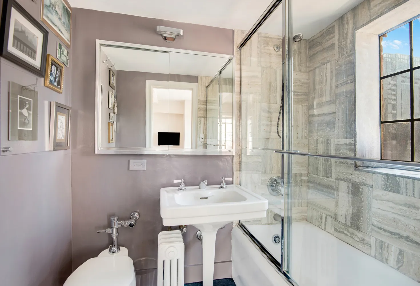 $389,000 | 320 East 42nd Street, Unit 2510 | Murray Hill