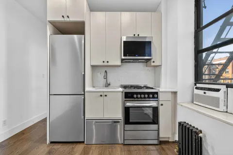 $5,500 | 152 Thompson Street, Unit 3C | SoHo