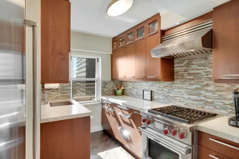 $1,095,000 | 520 East 76th Street, Unit PHD | Lenox Hill
