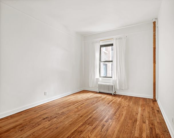 $791,000 | 33 East 22nd Street, Unit 4A | Flatiron