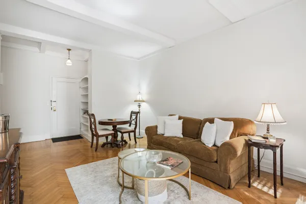 $675,000 | 1060 Park Avenue, Unit 3A | Upper East Side