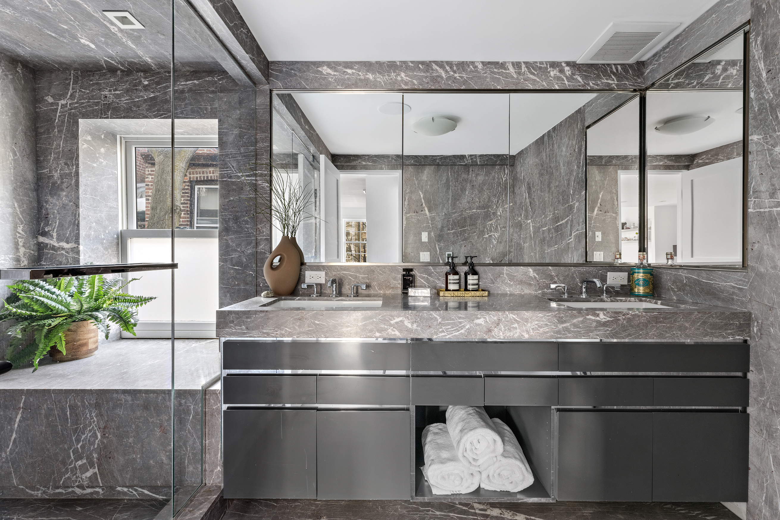 9 Commerce Street Manhattan, NY 10014 - Photo 15 of 18