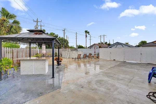 $649,990 | 7635 Northwest 168th Terrace, Hialeah, FL 33015