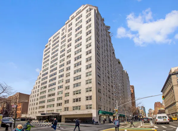 $3,400,000 | 101 West 12th Street, Unit 15JK | West Village