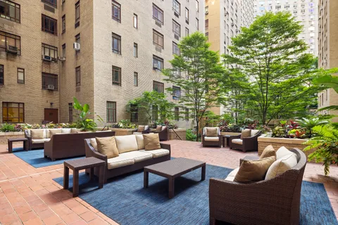 $10,500,000 | 25 Central Park West, Unit 17RU | Upper West Side