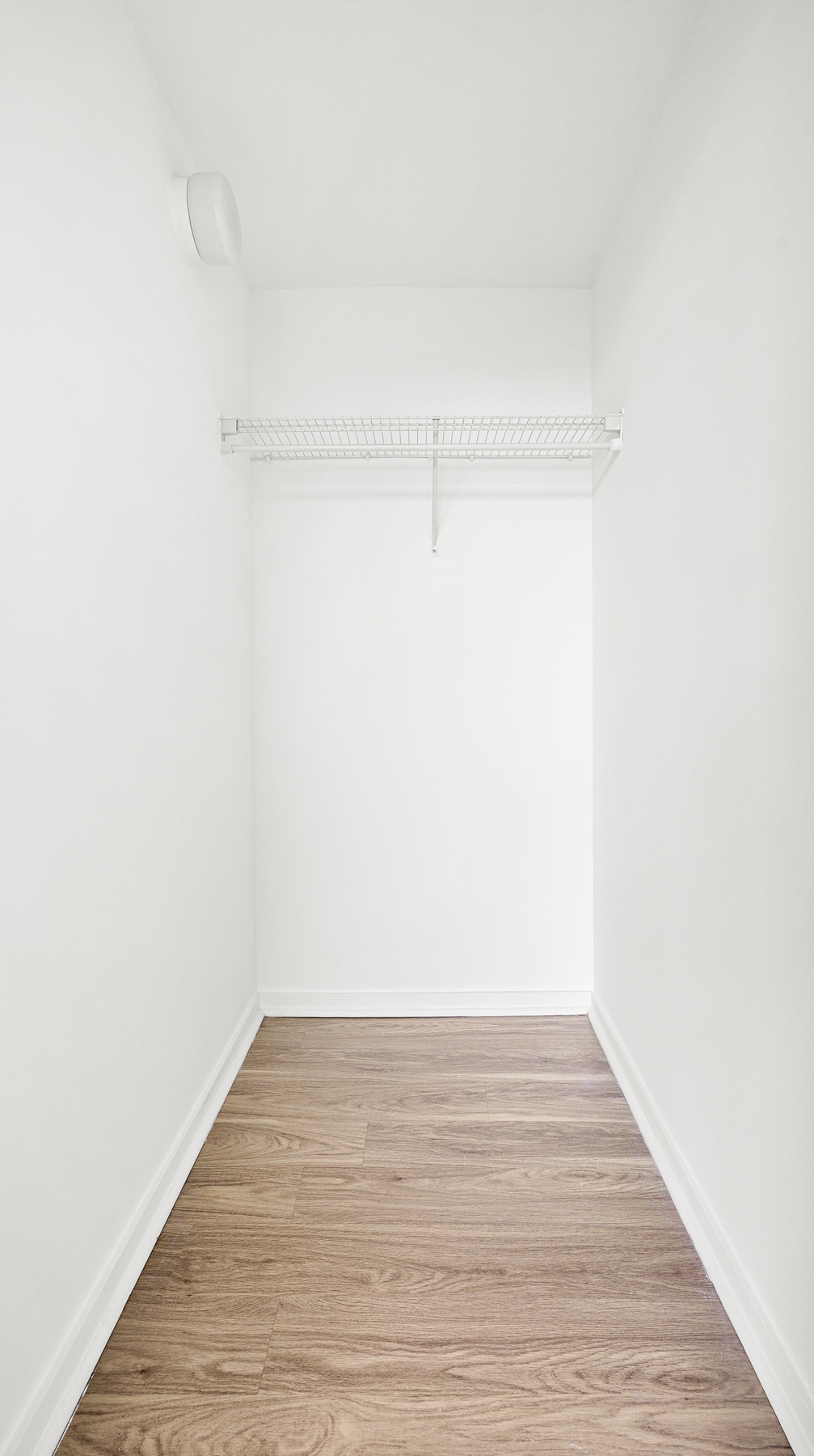 424 Bedford Avenue, Unit 6B Brooklyn, NY 11249 - Photo 9 of 11 a view of an empty room