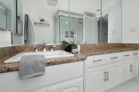 $2,599,000 | 4053 Harclare Lane, Encino, CA 91436