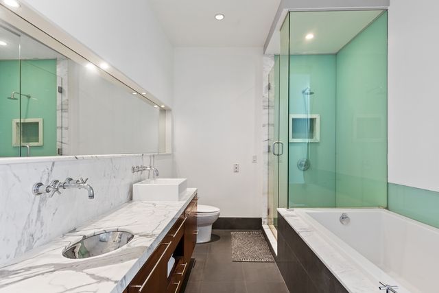 $2,590,000 | 60 Broadway, Unit 7J | Williamsburg