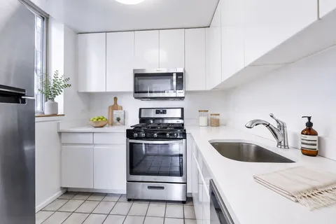 $4,495 | 236 East 47th Street, Unit 28C | Midtown East