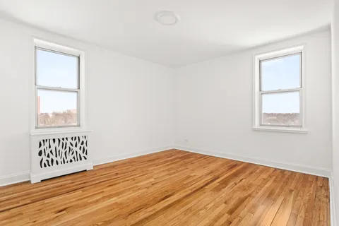 $210,000 | 5650 Netherland Avenue, Unit 6C | North Riverdale