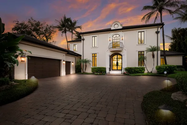 $7,390,000 | 65 Lighthouse Point Drive, Longboat Key, FL 34228