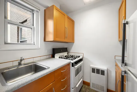 $460,000 | 69 West 9th Street, Unit 8H | Greenwich Village