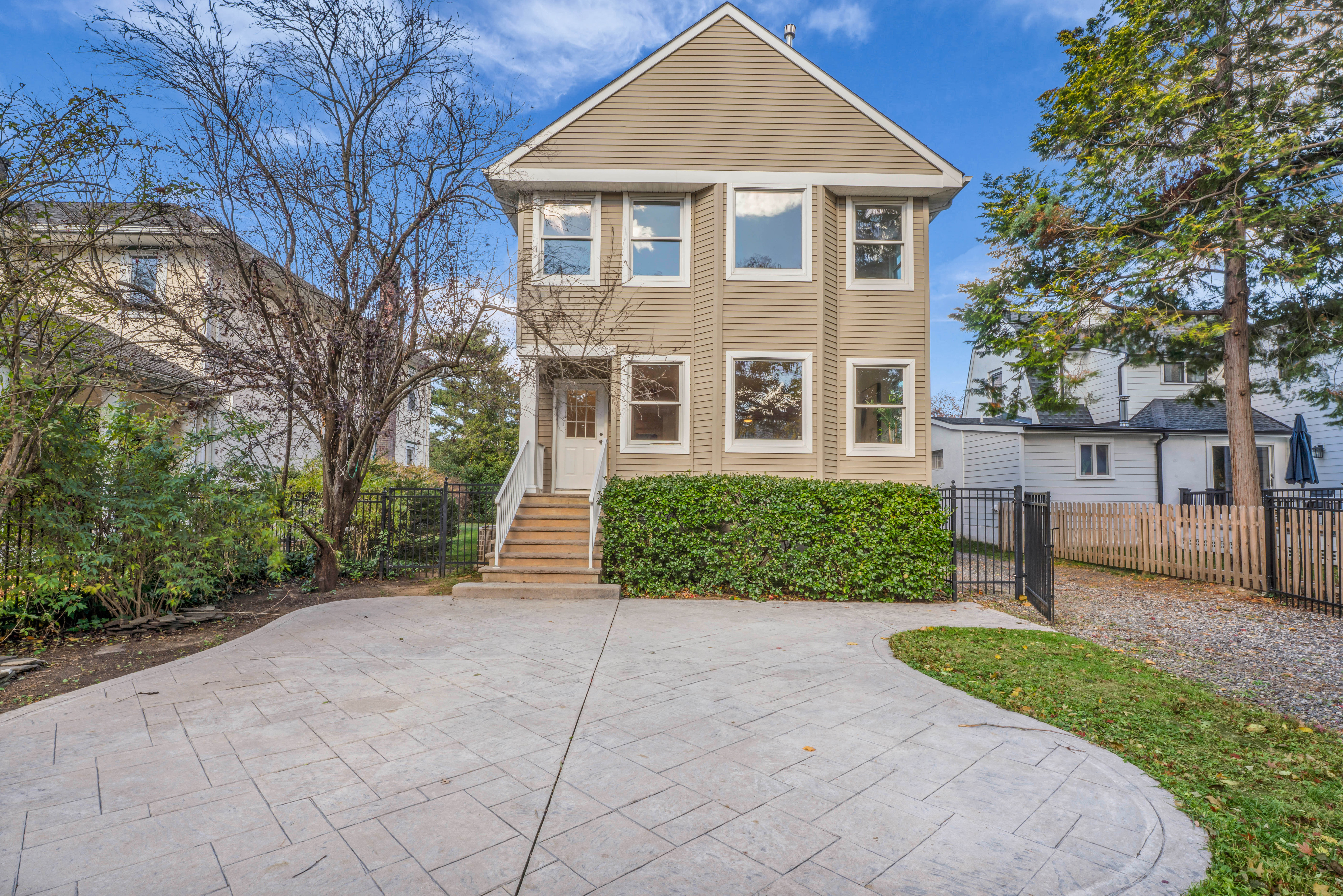 81 Pinckney Road Red Bank, NJ 07701 - Photo 2 of 38