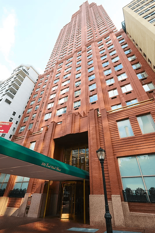 524 East 72nd Street, Unit 26A Manhattan, NY 10021 - Photo 15 of 16 front view of a building