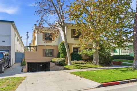 $1,975,000 | 928 11th Street, Unit 2, Santa Monica, CA 90403