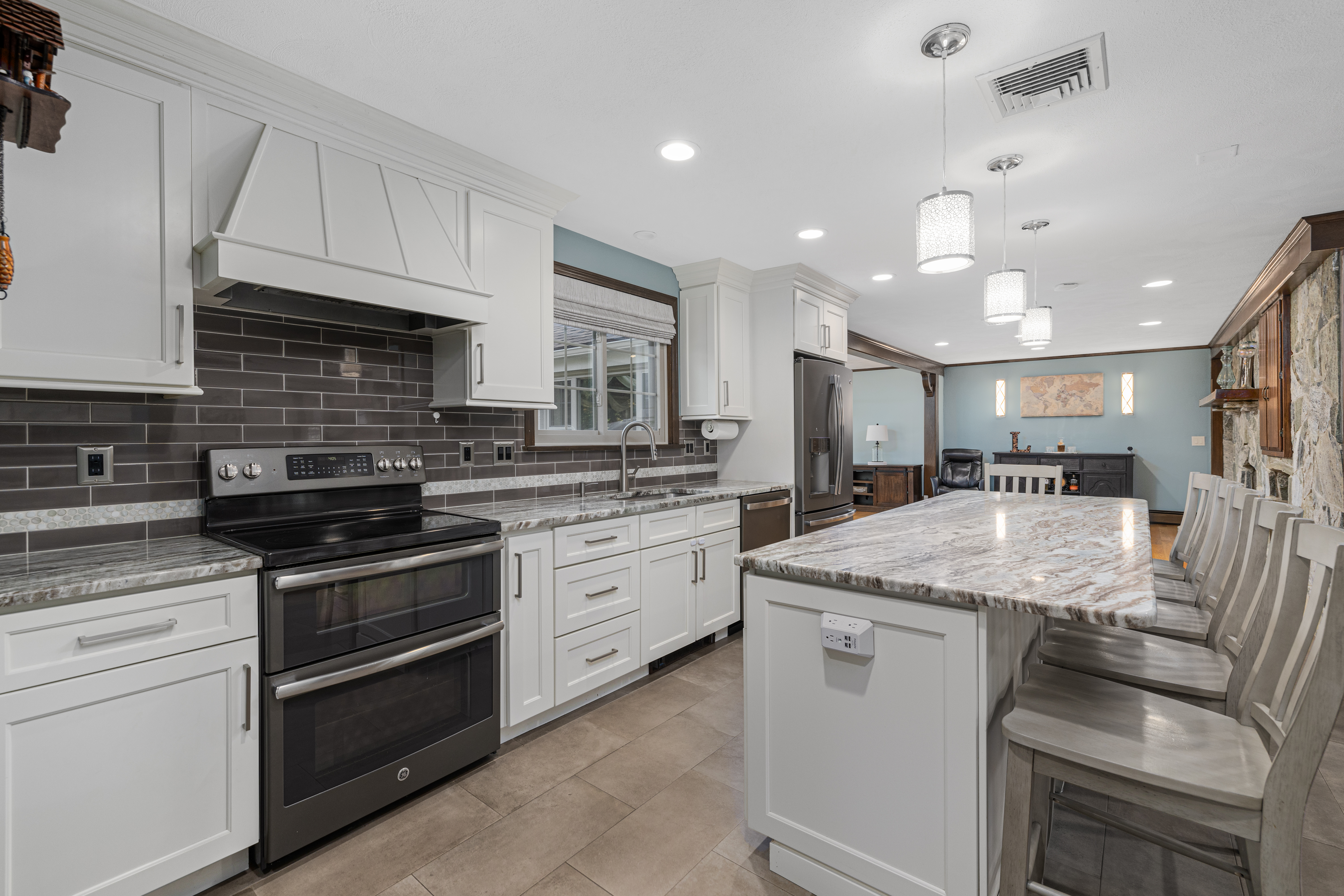 365 West Wrentham Road Cumberland, RI 02864 - Photo 13 of 67