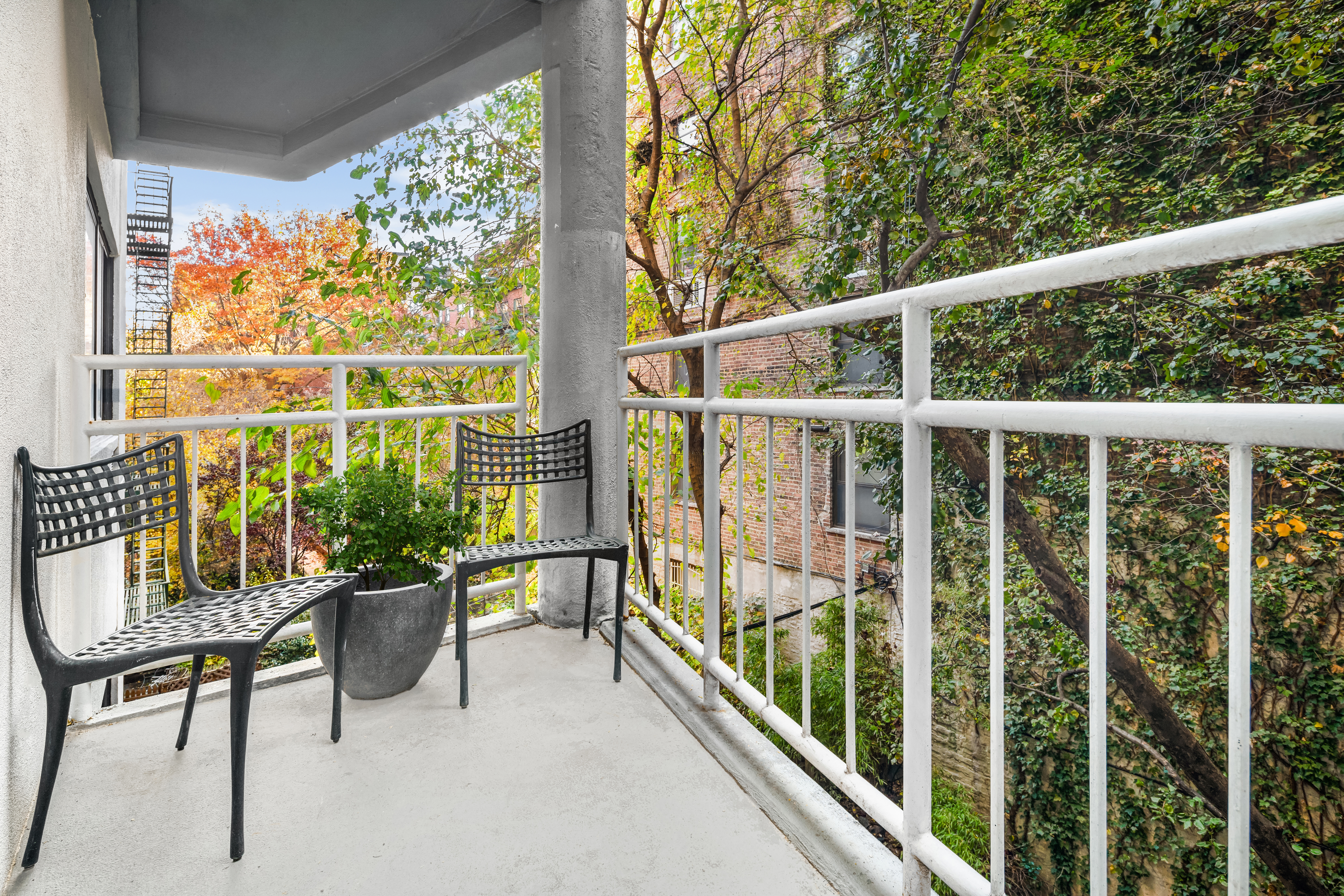 164 Bank Street, Unit 3A Manhattan, NY 10014 - Photo 6 of 8 a view of a porch with furniture