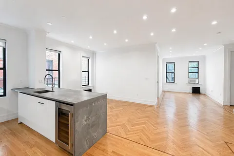 $1,280,000 | 24-39 38th Street, Unit B10B9 | Astoria