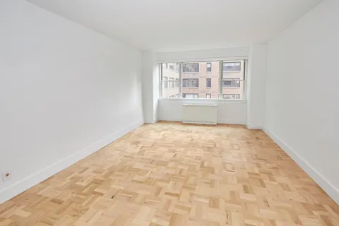 $1,550,000 | 340 East 64th Street, Unit 5B | Lenox Hill