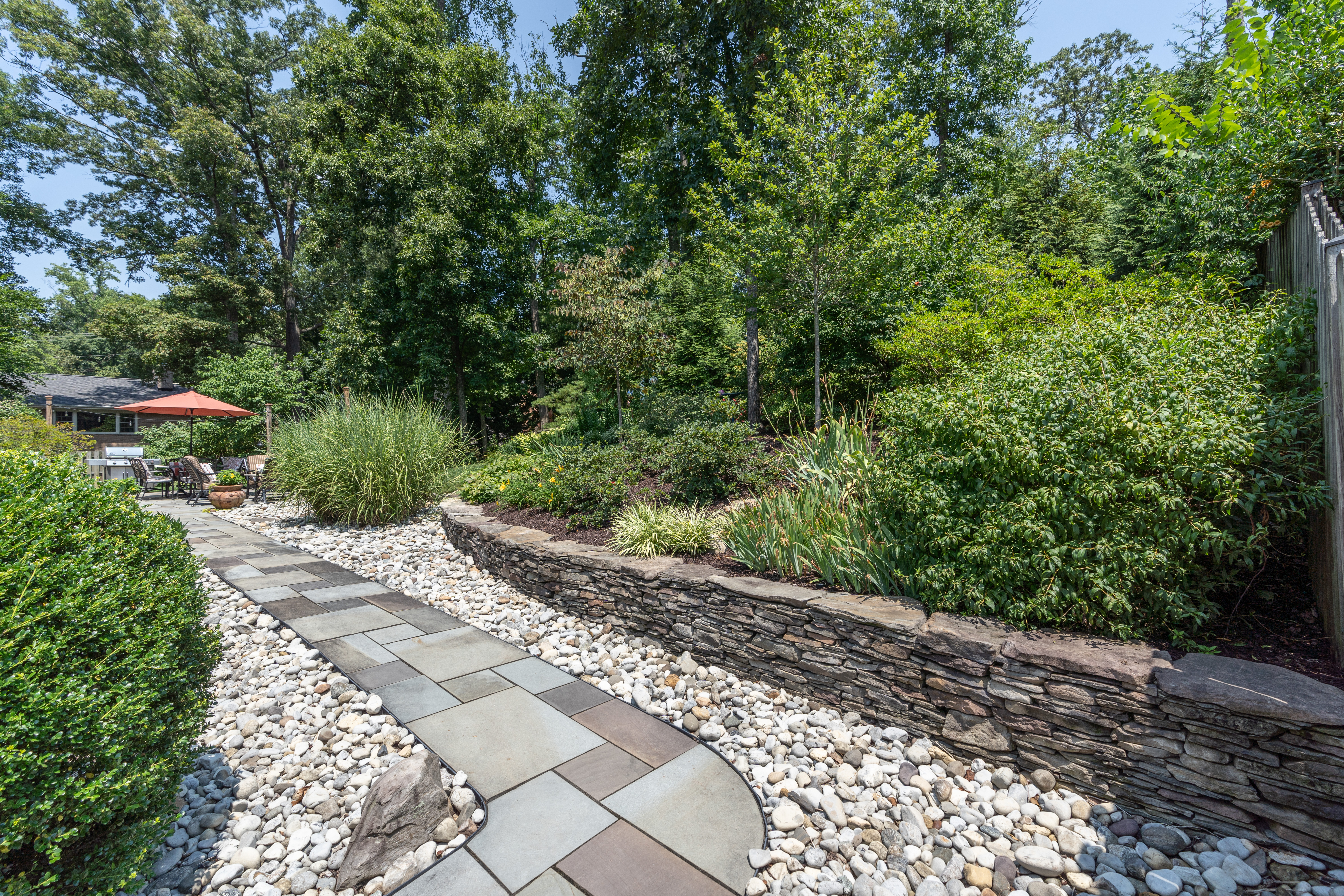 7303 Fort Hunt Road Alexandria, VA 22307 - Photo 8 of 11 a view of a yard with plants and trees