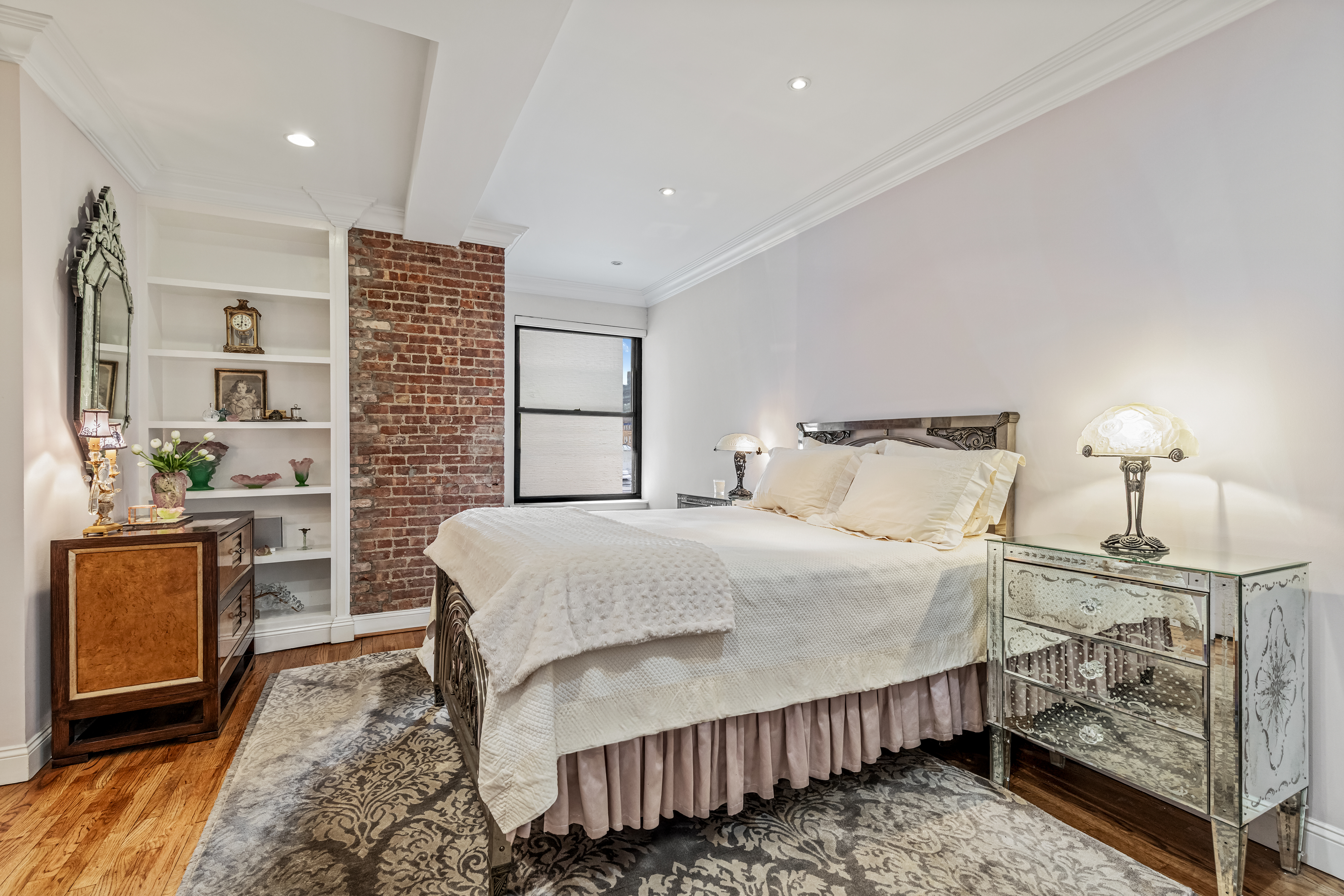 101 West 81st Street, Unit 601 Manhattan, NY 10024 - Photo 5 of 12 a bedroom with a bed and dresser