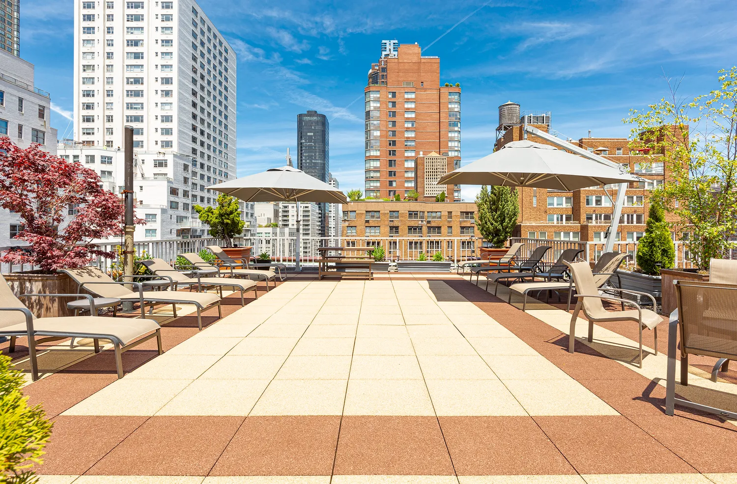 $798,000 | 301 East 62nd Street, Unit 12B | Lenox Hill