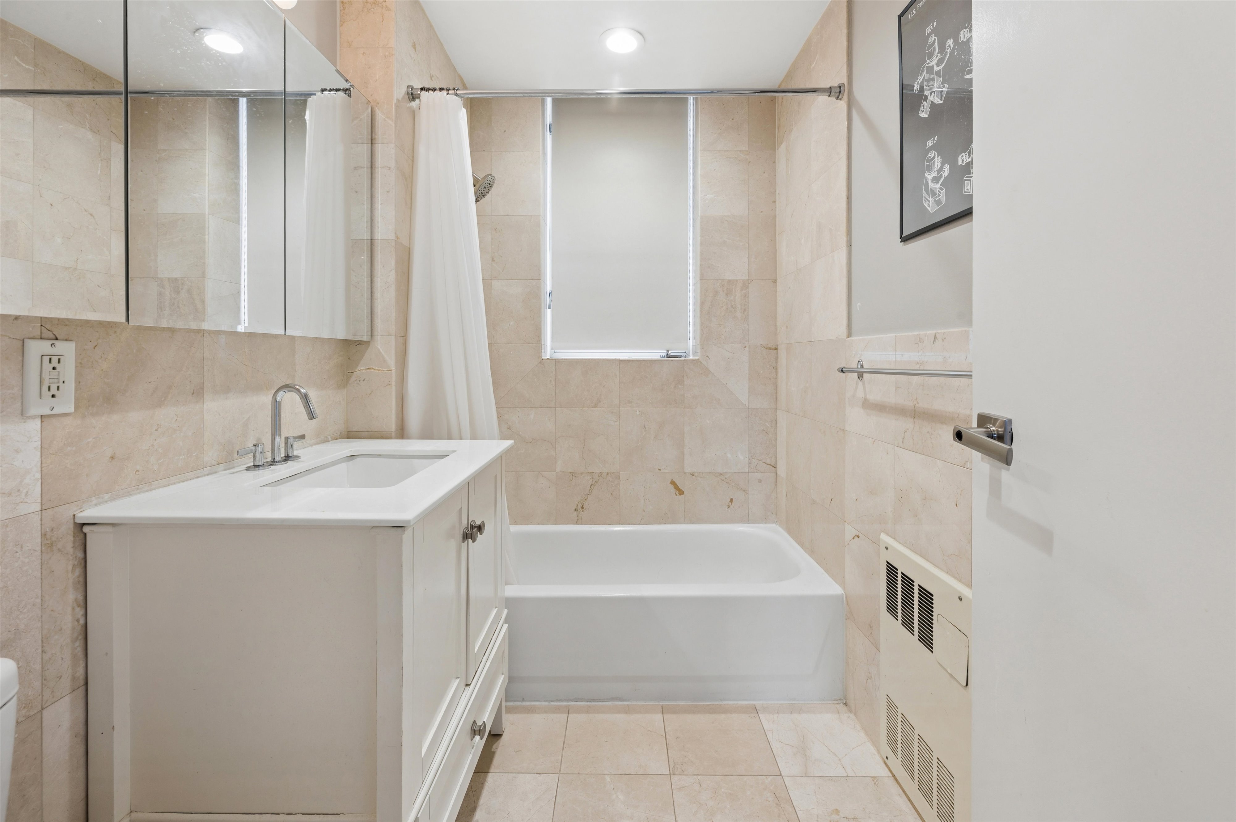 3625 Oxford Avenue, Unit 7C Bronx, NY 10463 - Photo 16 of 20 a bathroom with a tub a sink and mirrors