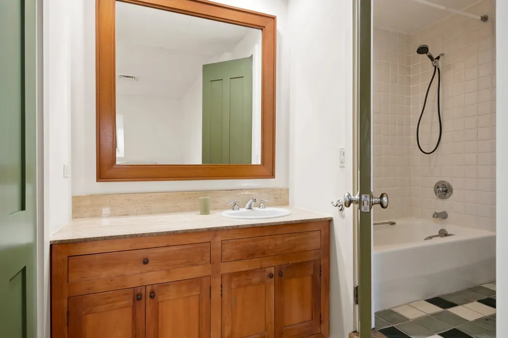 $895,000 | 205 West 89th Street, Unit PH8 | Upper West Side