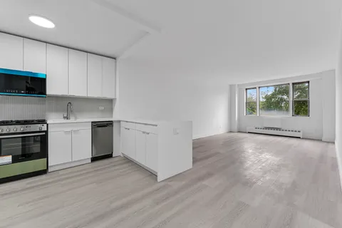$199,000 | 5700 Arlington Avenue, Unit 3P | North Riverdale