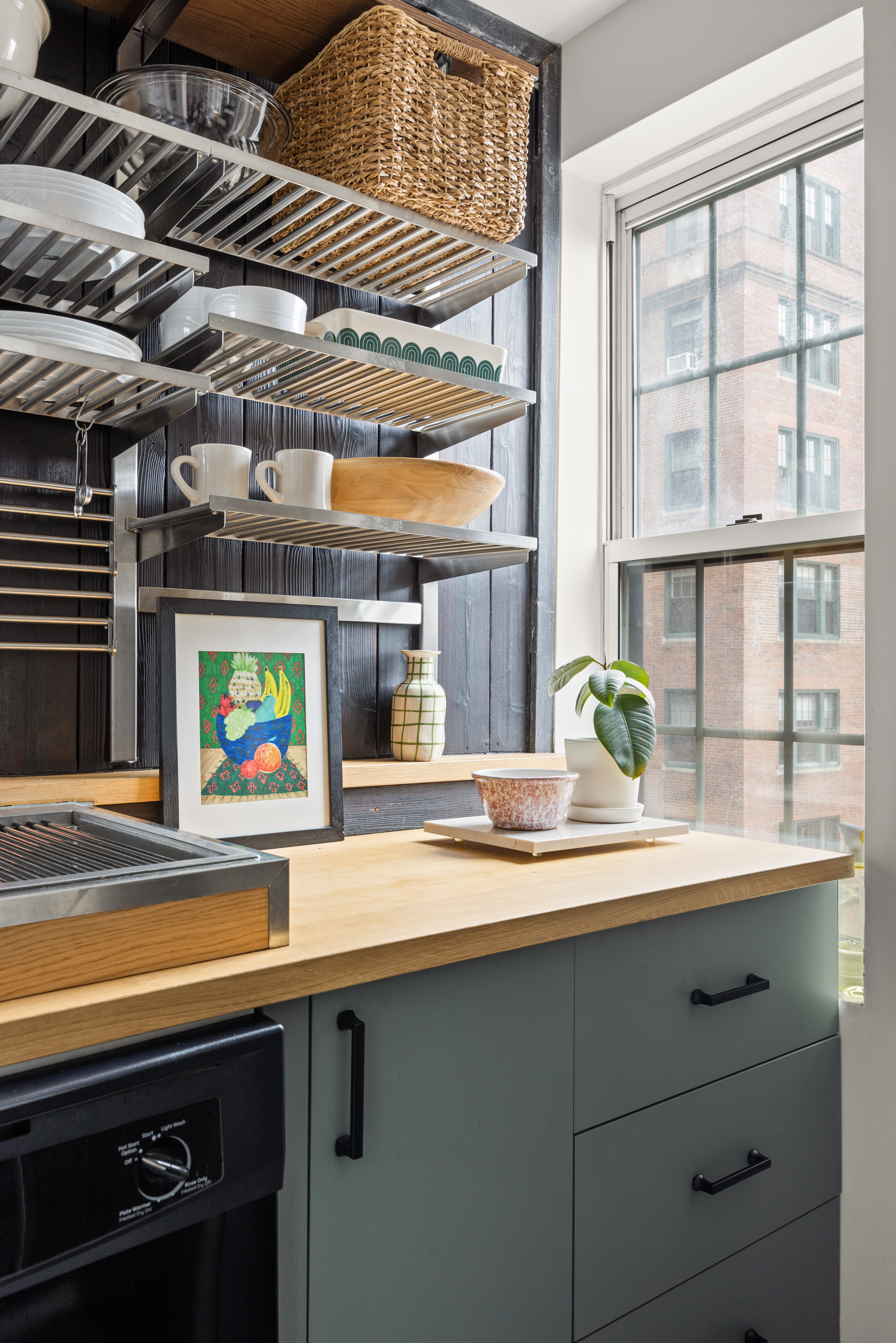 155 Henry Street, Unit 4H Brooklyn, NY 11201 - Photo 4 of 8 a hallway with a sink and a stove